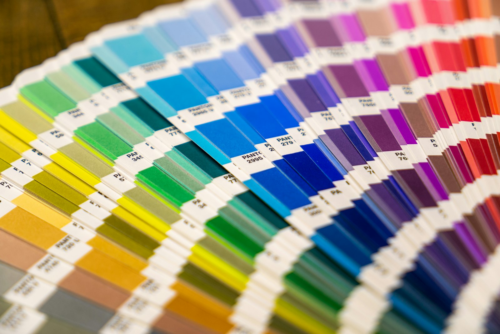 CMYK یا RGB؟ راهنمای آماده‌سازی فایل برای چاپ بدون غافلگیری رنگی